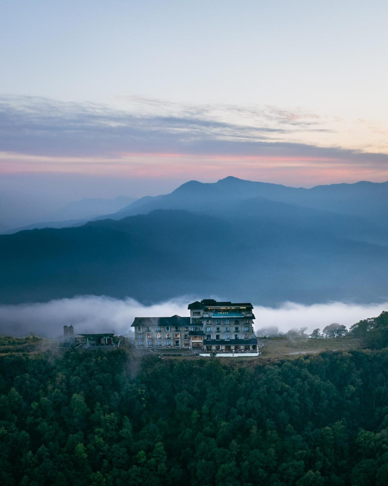 Sarangkot Mountain Lodge Покхара Екстер'єр фото